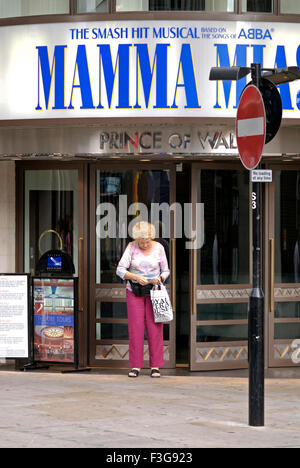 Prince of Wales Theatre, Mama Mia, Piccadilly Circus, Piccadilly, City of Westminster, London, England, Vereinigtes Königreich, Vereinigtes Königreich Stockfoto