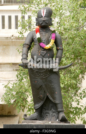 Statue von König Thirumalai Nayak; Thirumalai Nayak (Naick) Palast, erbaut im Jahre 1636 Indo-sarazenischen Stil Madurai Tamil Nadu Stockfoto