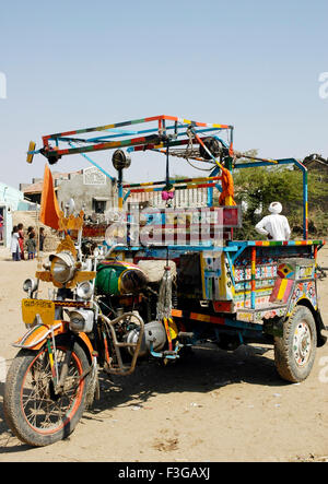 Tempo-Rickshaw; Chakdo-Rickshaw; Kharaghoda; Surendranagar; Gujarat; Indien; Asien; Asiatisch; Indisch Stockfoto