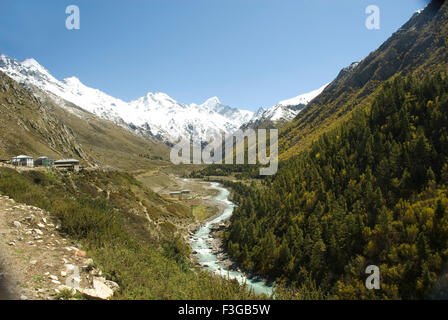 Kinner Kailash schneebedeckte Gebirge bei Chitkul; Sangla Tal; Himachal Pradesh; Indien Stockfoto