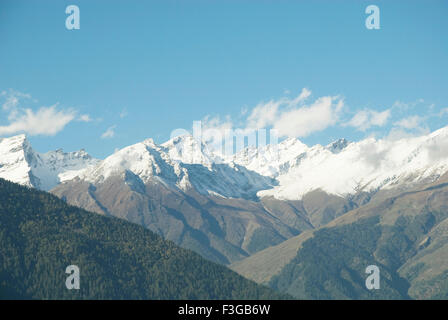 Kinner Kailash schneebedeckten Bergkette im Sangla Valley; Himachal Pradesh; Indien Stockfoto