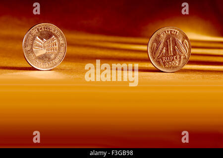 Doppeltes Paar indischer Währung ein Rupien Münze Vorderseite und Rückseite Weise geprägt Cellular Jail Port Blair 1997 Stockfoto