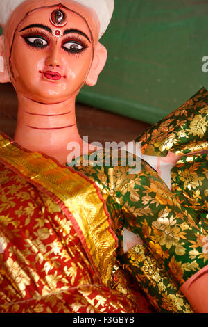 Göttin Durga Skulptur aus Ton für Durga Pooja Feier; Rajkot; Gujarat; Indien Stockfoto