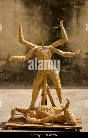 Stroh gemacht Göttin Durga Durga Pooja Feier Skulptur; Rajkot; Gujarat; Indien Stockfoto