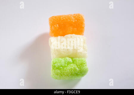 Indian Food Papad Poppadoms sind Runde Formen mit Farbe des Reis Mehl gedient gebraten oder frittiert in Öl gemacht; Anlasser Stockfoto