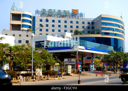 Moderne Architekten eine Zapfsäule in Bandra Kurla Komplex; Bombay jetzt Mumbai; Maharashtra; Indien Stockfoto
