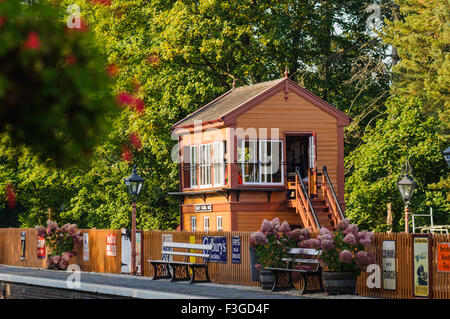 Arley Stellwerks-im Abendlicht auf die Severn Valley Railway Stockfoto