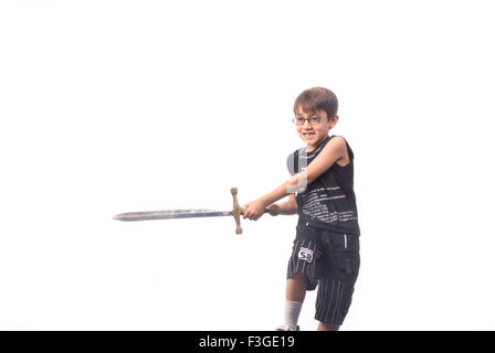 Junge Teenager suchen gleichermaßen Harry Potter Spiel mit Schwert Herr #733 Stockfoto