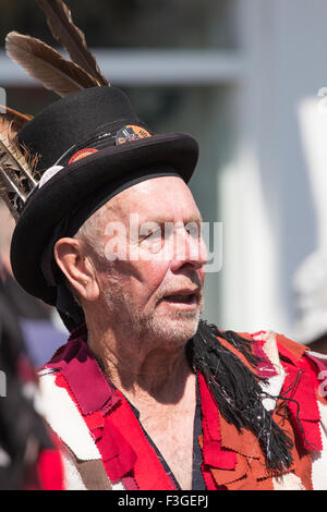 Morris Dancer beim jährlichen Töpfchen Lobster Festival in Sheringham, Norfolk, England Stockfoto