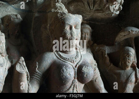 Zerstörte Statue aus Stein in Ellora Höhle 32; Aurangabad Bezirk; Maharashtra; Indien Stockfoto