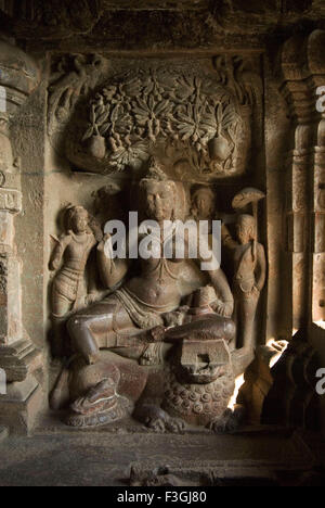 Zerstörte Statue in Ellora Höhle 32; Aurangabad Bezirk; Maharashtra; Indien Stockfoto