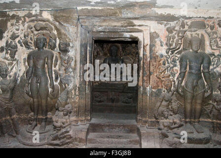 Zerstörte Statuen von Buddha in Ellora Höhle 32; Aurangabad Bezirk; Maharashtra; Indien Stockfoto