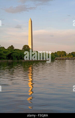 Ein 555 ft hoch Washington Monument erhebt sich über der Mall in Washington dc; Vereinigte Staaten von Amerika Vereinigte Staaten von Amerika Stockfoto