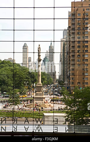 Blick auf den Columbus Circle in Midtown Manhattan von einem Glasbau gesehen; New York; Vereinigte Staaten von Amerika Vereinigte Staaten von Amerika Stockfoto