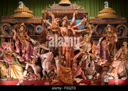 Idol der Göttin Durga; Durga Pooja Dassera Vijayadasami Festival; Kalkutta Calcutta; Westbengalen; Indien Stockfoto