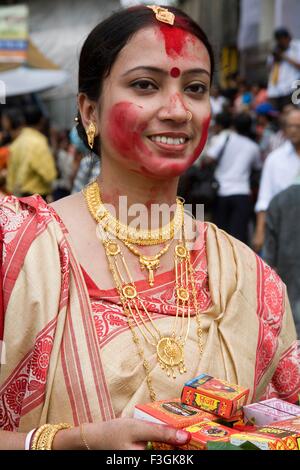 Frau Durga Pooja Dassera Vijayadasami Navaratri Festival zu feiern; Kalkutta Calcutta; Westbengalen; Indien nicht Herr Stockfoto