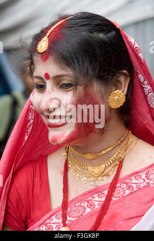 Frau Durga Pooja Dassera Vijayadasami Navaratri Festival zu feiern; Kalkutta Calcutta; Westbengalen; Indien nicht Herr Stockfoto