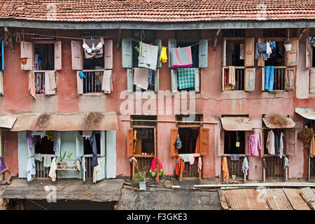 Chawl Einzelzimmer Gehäuse komplexe Mumbai Bombay Maharashtra Indien Stockfoto