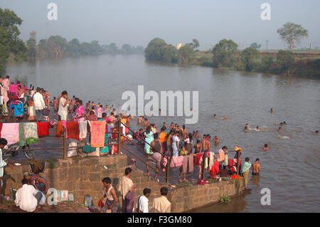 Festival in Panch Ganga Fluß; Wadi; Ratnagiri; Kolhapur Bezirk; Maharashtra; Indien Stockfoto