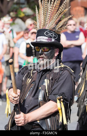 Morris Dancer beim jährlichen Töpfchen Lobster Festival in Sheringham, Norfolk, England Stockfoto