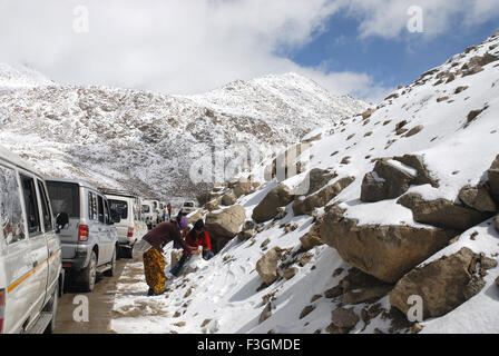 Changla Snow Mountain Pass, Chang La, Leh, Ladakh, Kaschmir, Jammu und Kaschmir, Union Gebiet, UT, Indien, Asien Stockfoto