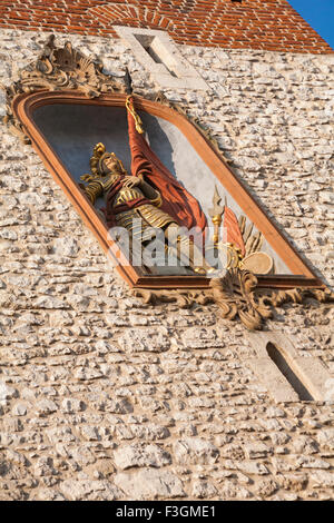 Statue des hl. Florian am St. Florian-Tor, Krakau, Polen im September Stockfoto