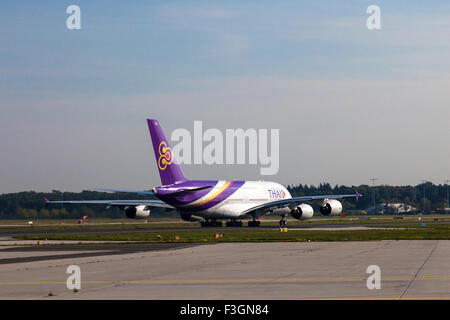 Thai Airways A380 auf der Landebahn des Frankfurter Flughafens Stockfoto