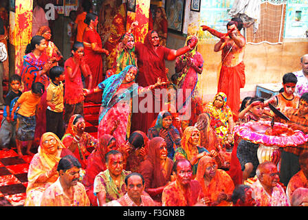 Rangpanchami, Frauen tanzen, singen, holi Festival, Jodhpur, Rajasthan, Indien, indische Festivals Stockfoto