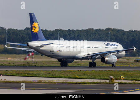 Lufthansa Airbus A321 auf der Landebahn des Frankfurter Flughafens Stockfoto