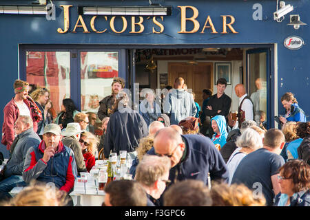 Sonntag Nachmittag auf dem Platz, Baltimore Irland Stockfoto