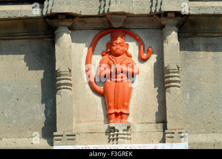 Hanuman Statue an der Wand des Laxmi Narsihapur Tempel; Taluka Indapur; District Pune; Maharashtra; Indien Stockfoto