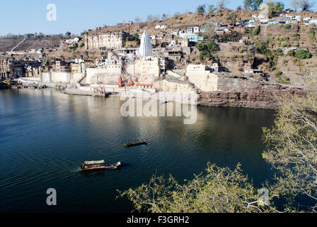 Omkareshwar Ghat und der Tempel des Jyothirlingam, einer der 12 während des Narmada Flusses Khandva Madhya Pradesh Stockfoto