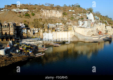 Omkareshwar Ghat und der Tempel Jyothirlingam, einer der 12 während des Narmada Flusses Khandva Madhya Pradesh Stockfoto