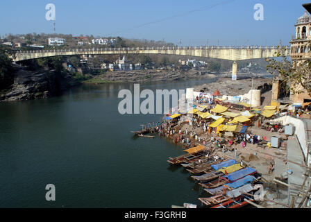 Omkarehwar Ghat am Narmada-Fluss in Omkareshwar; Bezirk Khandva; Madhya Pradesh; Indien Stockfoto