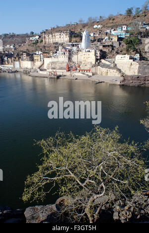 Omkareshwar Ghat und der Tempel des Jyothirlingam, einer der 12 im gesamten Fluss Narmada Khandva Madhya Pradesh Stockfoto