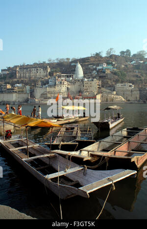 Omkareshwar Ghat und der Tempel des Jyothirlingam, einer der 12 im gesamten Fluss Narmada Khandva Madhya Pradesh Stockfoto