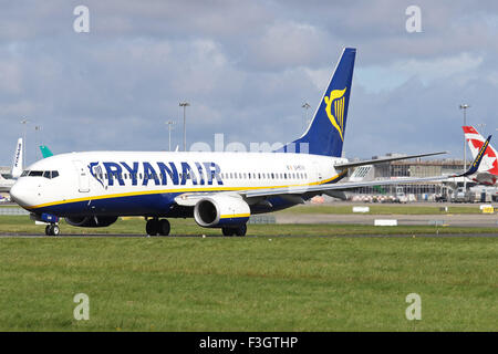 Ein Ryanair-Boeing 737-800-Serie-Flugzeuge am Flughafen Dublin, Irland Stockfoto