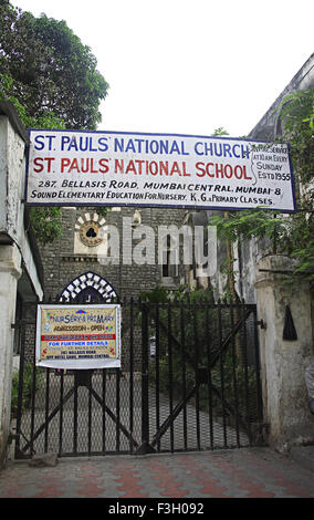 St. Pauls nationale Kirche und Schule bei J. Boman Behram Road; Bombay jetzt Mumbai; Maharashtra; Indien Stockfoto