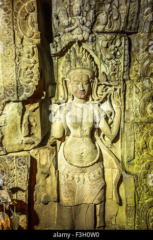 Schöne alte Kalben Apsara im Tempel Preah Khan während der Regen draußen, Siem Reap, Kambodscha Stockfoto