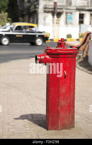 Hydrant an Fußweg; Dr. Deshmukh Straße Prabhu Chowk alten Namen Pedder Straße; Mahalakshmi Mumbai Stockfoto