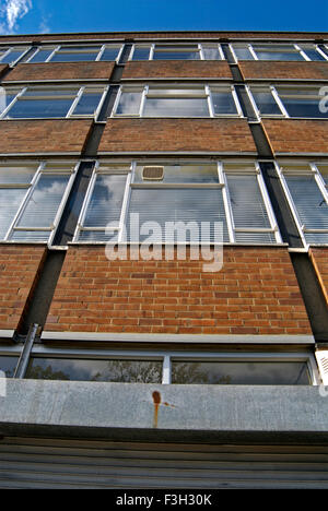 Glasfenster und Backsteingebäude, London, England, Vereinigtes Königreich, Großbritannien Stockfoto