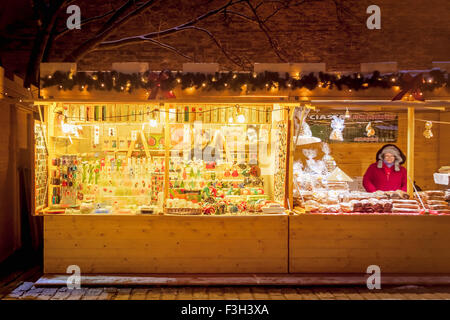 Weihnachtsmarkt im Barbican in der alten Stadt von Warschau, Polen Stockfoto