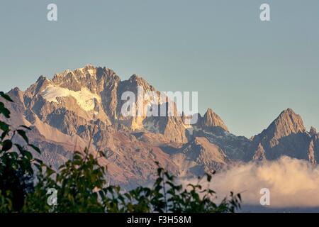 Schneebedeckte Gipfel der Jade Dragon Snow Mountain, Lijiang, Yunnan, China Stockfoto