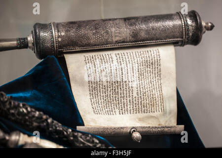 Antike heilige ausgepackt Torah Scroll Silber Stockfoto