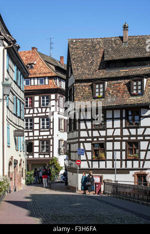 Brücke und Fachwerkhäuser in der Petite France-Viertel der Stadt Straßburg, Elsass, Frankreich Stockfoto