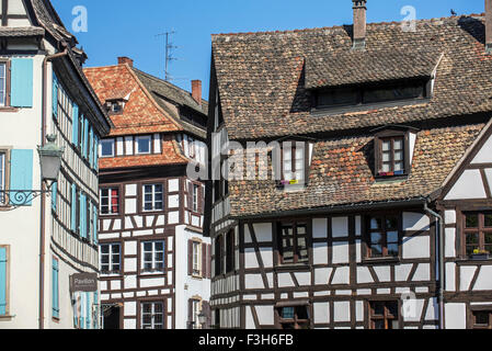 Fachwerkhäuser in der Petite France-Viertel der Stadt Straßburg, Elsass, Frankreich Stockfoto