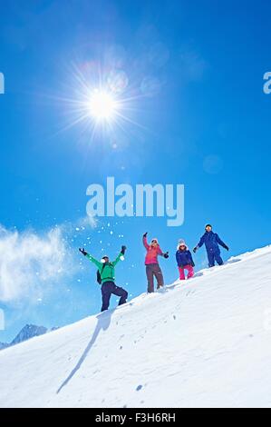 Familie auf Skiurlaub, Chamonix, Frankreich Stockfoto