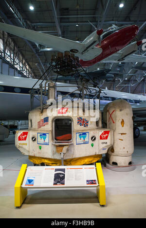 CAMBRIDGESHIRE, Großbritannien - 5. Oktober 2015: The Virgin Atlantic Flyer Pod auf dem Display an das Imperial War Museum in Duxford, Cambridge Stockfoto