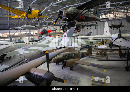 CAMBRIDGESHIRE, Großbritannien - 5. Oktober 2015: Einige der Flugzeuge auf Anzeige an das Imperial War Museum Duxford in Cambridgeshire, auf Stockfoto