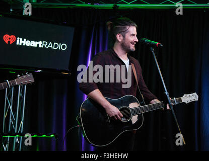 Bala Cynwyd, Pennsylvania, USA. 30. September 2015. US-amerikanischer Singer-Songwriter Matt Nathanson führt bei Mix 106 Ergebn Stockfoto